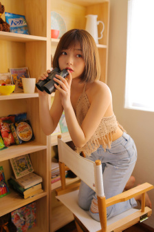 坐在木马上
